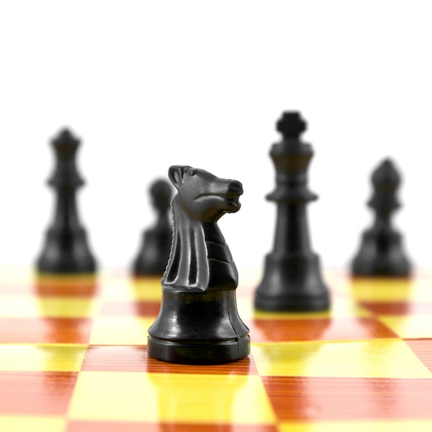 Foto gratuita ajedrez de madera bordo rey de inteligencia