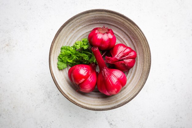 ajo rojo en escabeche