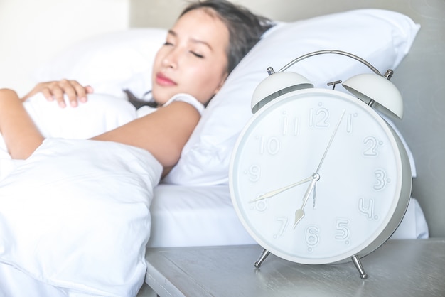 alarma cansado sueño plazo de cabecera