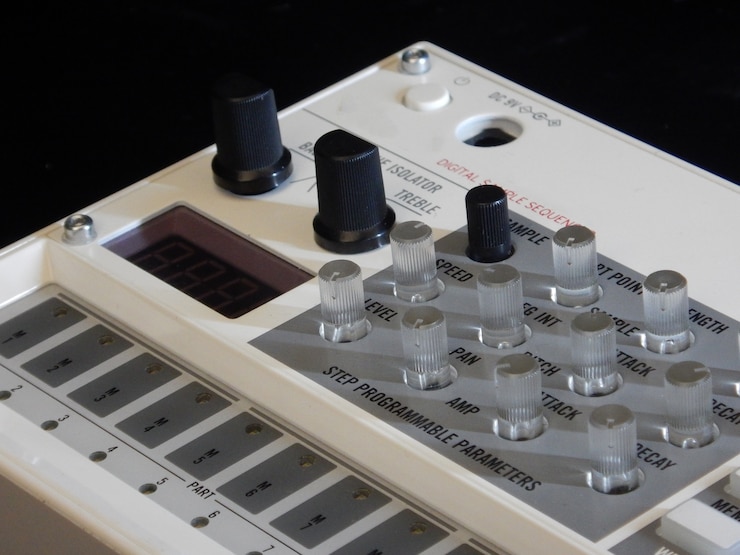 Photo Gratis alat musik elektronik atau mixer audio atau penyeimbang suara (synthesizer modular analog)