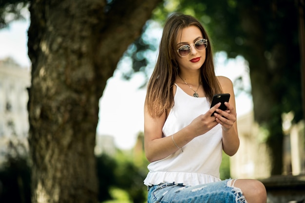 Alegre tecnología naturaleza teléfono verde