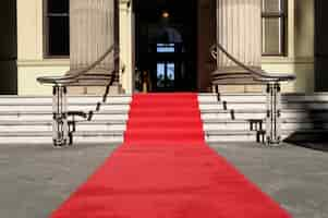 Foto gratuita alfombra roja y hotel de lujo