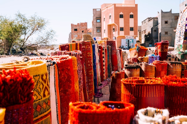 Alfombras en mercado en marrakech