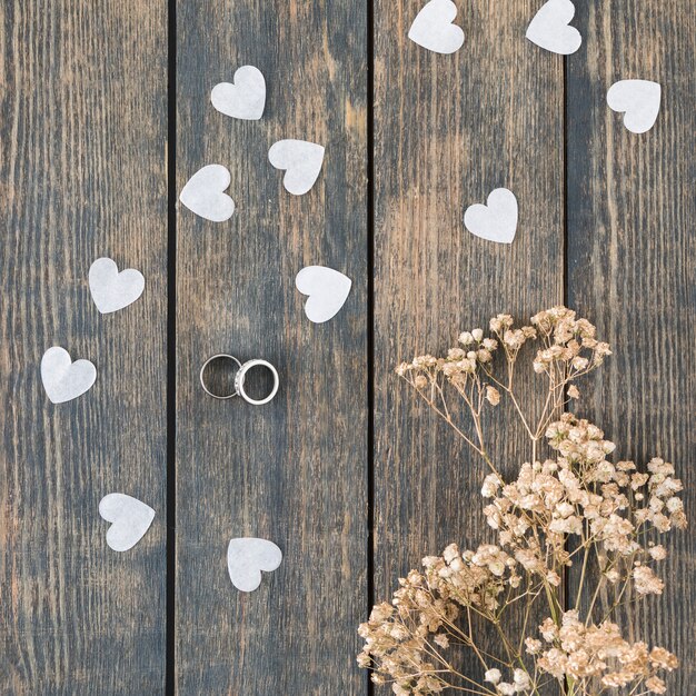 Alianzas de boda con adornos