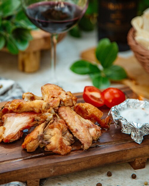 alitas de pollo asadas con tomate