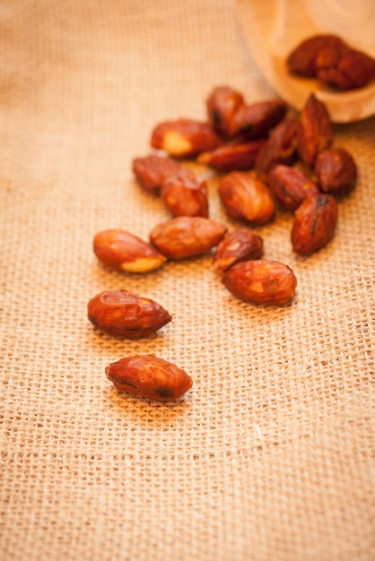 Almendra en Saco con cuchara de madera.