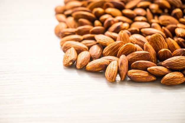 Almendras de nuez con copia espacio.