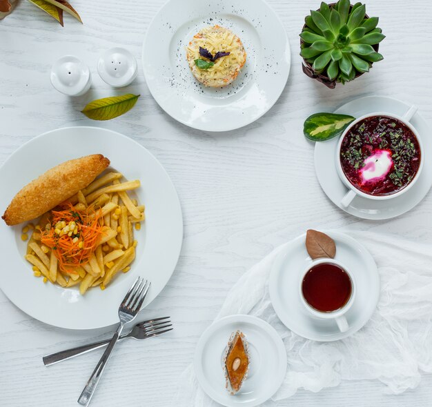 almuerzo de negocios en la mesa