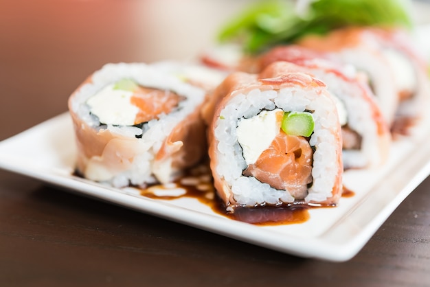 almuerzo de sushi gourmet prima japón