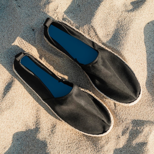 Alpargatas de lona negra, ropa de hombre, moda de playa, primer plano