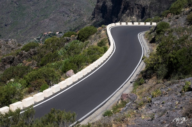 Alta vista de una carretera vacía