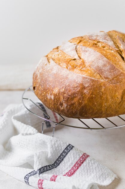 Foto gratuita alta vista pan y tela en cocina