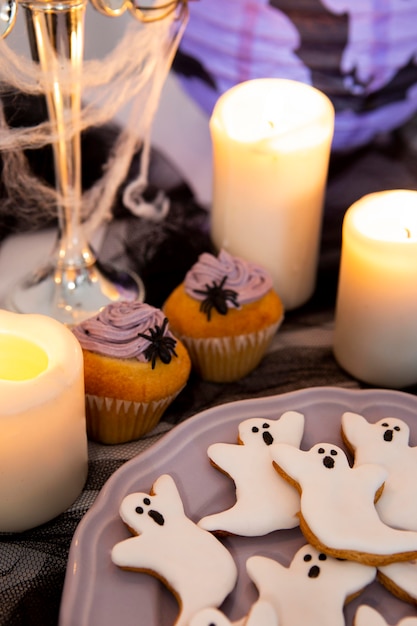 Foto gratuita alto ángulo del concepto de arreglo de comida de halloween