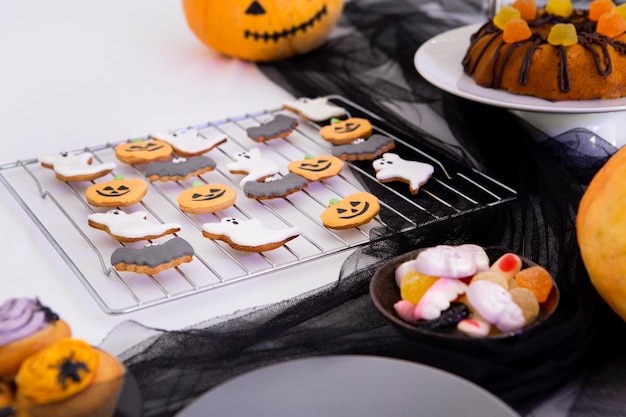 Foto gratuita alto ángulo del concepto de arreglo de comida de halloween