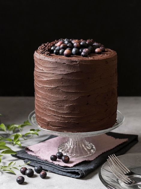 Alto ángulo de concepto de delicioso pastel de chocolate