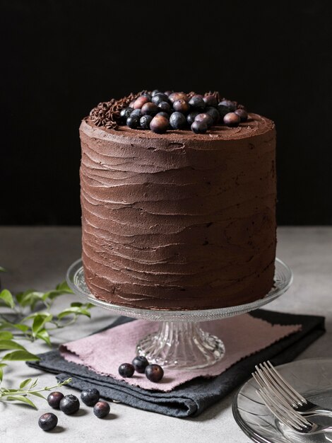 Alto ángulo de concepto de delicioso pastel de chocolate