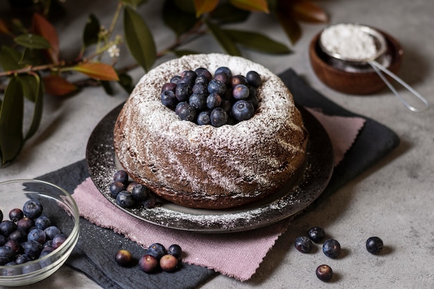 Alto ángulo del concepto de pastel de chocolate