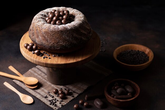 Alto ángulo del concepto de pastel de chocolate