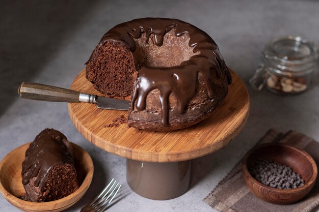 Alto ángulo del concepto de pastel de chocolate