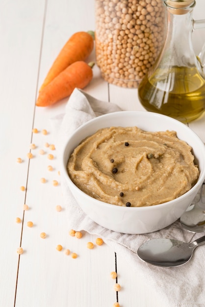 Foto gratuita alto ángulo de delicioso concepto de humus