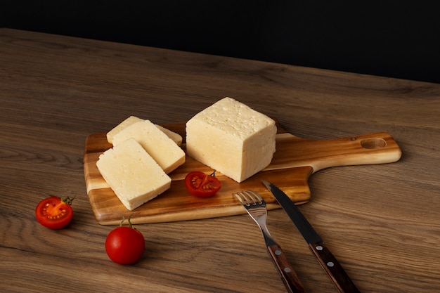 Foto gratuita alto ángulo de delicioso queso fresco.