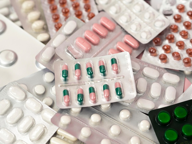Foto gratuito alto ángulo de láminas de pastillas