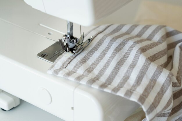 Alto ángulo de máquina de coser y textil