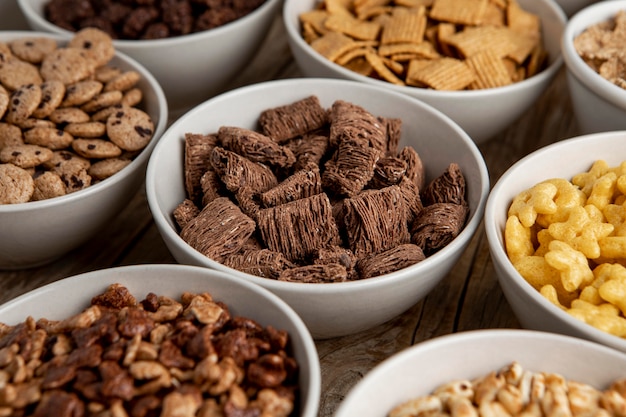 Alto ángulo de surtido de cereales para el desayuno