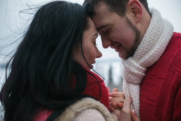 Amando pareja disfrutando entre sí