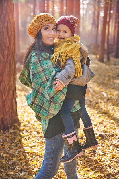 Amar a mamá e hija pasando el día juntas