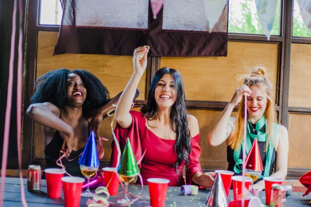 Amigas de celebración