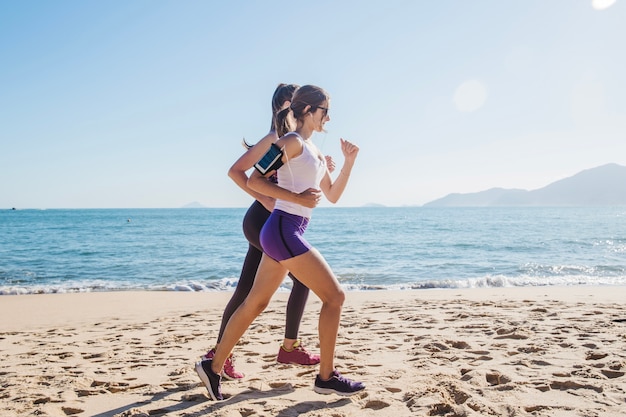 Amigas corriendo