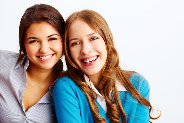 Amigas con una gran sonrisa