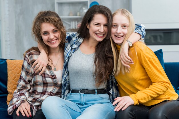 Amigas posando para una foto