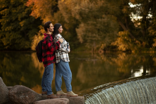 Foto gratuita amigos disfrutando del tiempo juntos