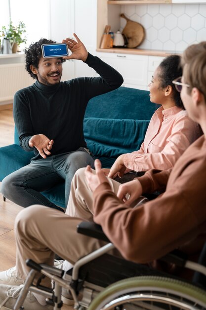 Amigos divirtiéndose juntos