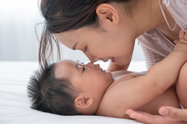 Amor de una madre y un bebé