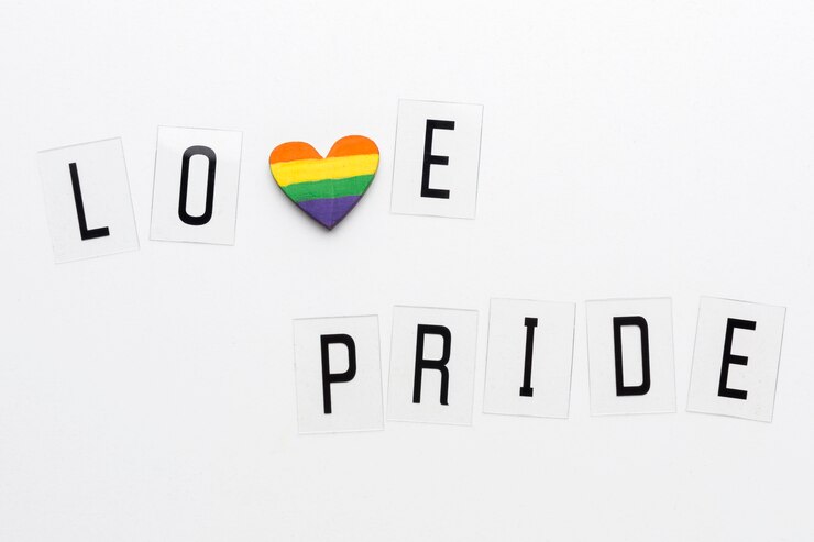 Foto gratuito amor orgullo con corazón del arcoiris