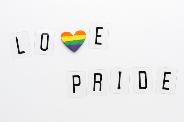 Amor orgullo con corazón del arcoiris