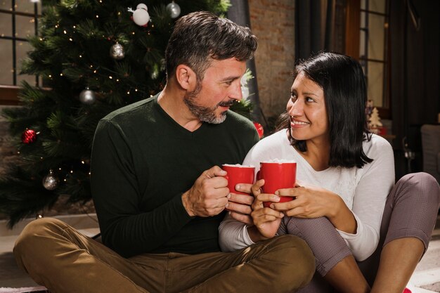 En el amor pareja senior mirándose