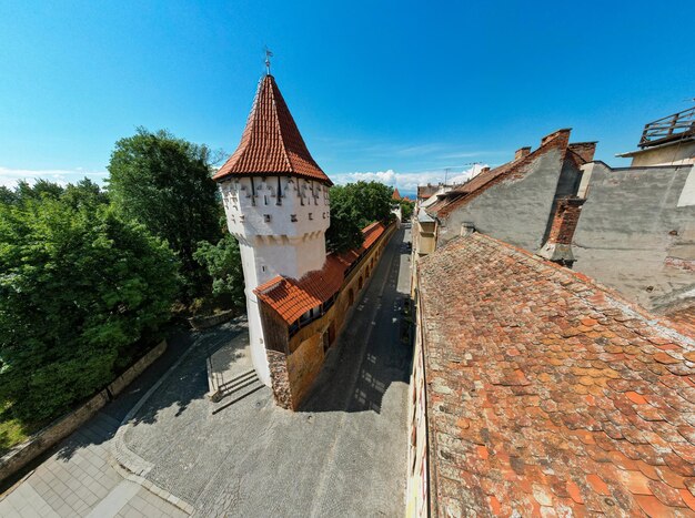 Amplia vista aérea drone del centro histórico de Sibiu Rumania