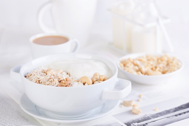 Anacardos y cereales para un desayuno saludable