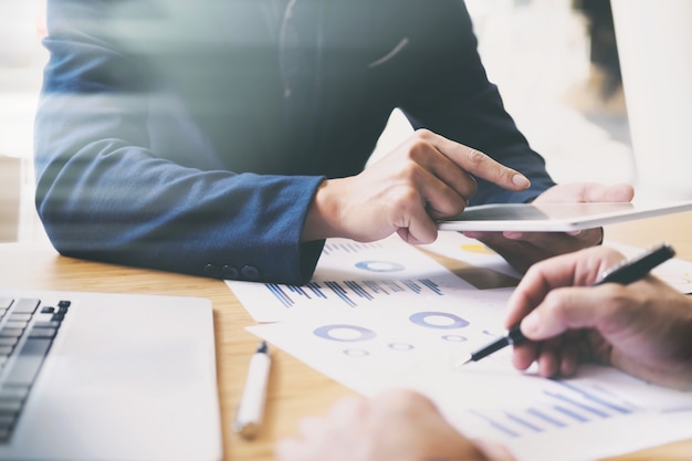 Análisis de negocios reunión equipo de formación.