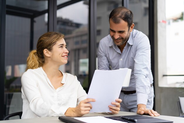 Analistas positivos satisfechos con los informes.