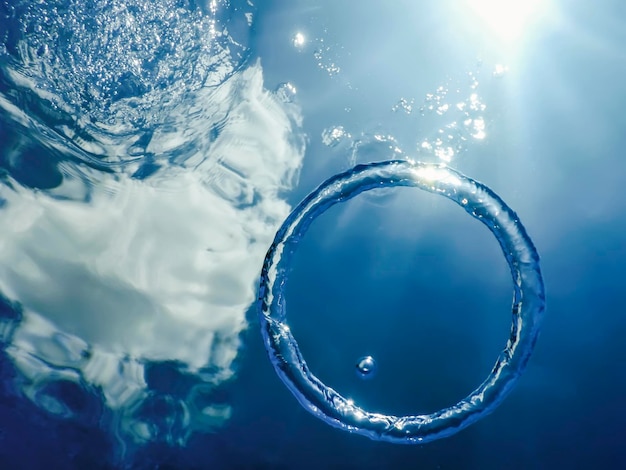 Anillo de burbujas bajo el agua, anillo de burbujas.
