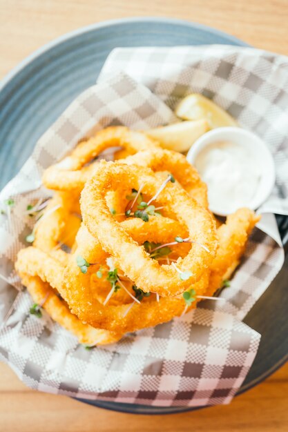 Anillo de calamares fritos