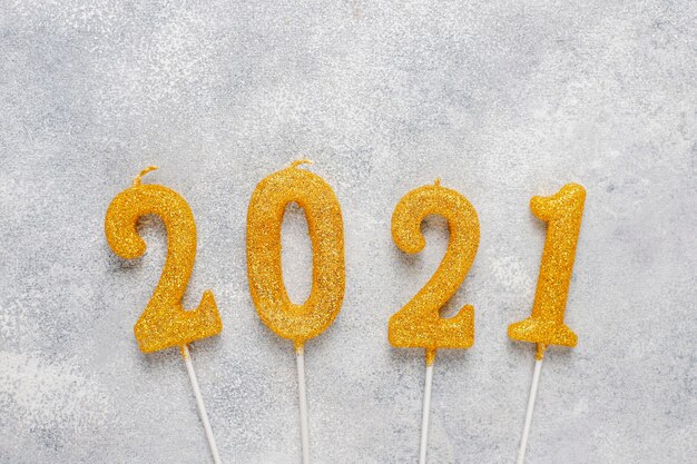 Año 2021 de velas Concepto de celebración de año nuevo.