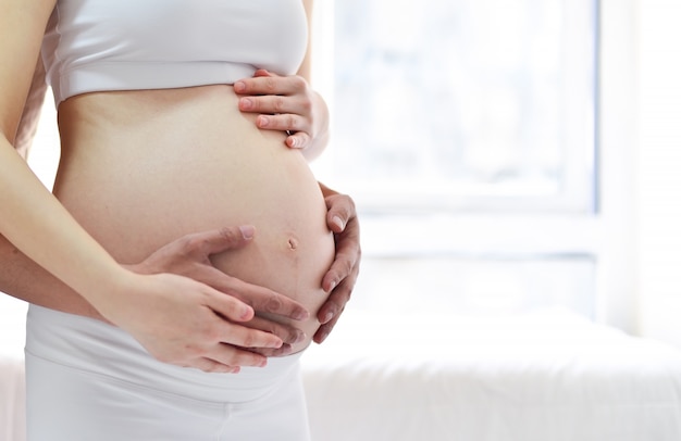 Anticipación bebé vientre debido
