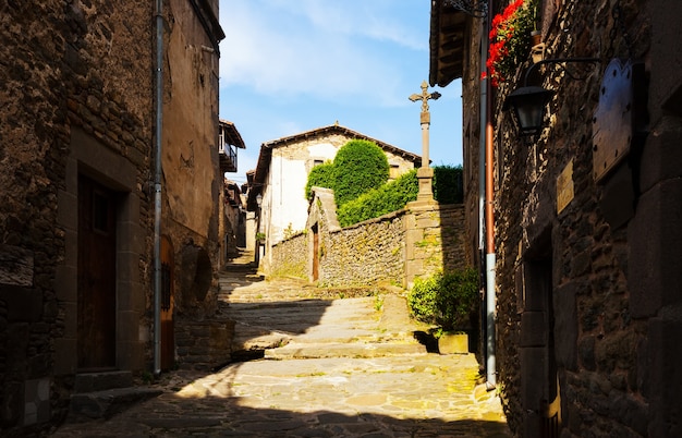 Antigua calle en Rupit. Cataluña