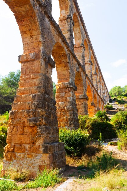 Antiguo acueducto romano en Tarragona
